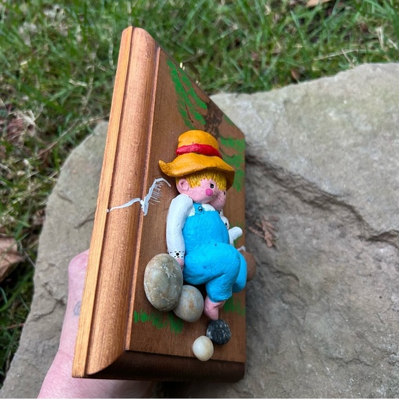 Copy-Vintage Hand Painted Sculpted Clay & Wood Wall Hanging Little Boy With O… - Picture 7 of 8